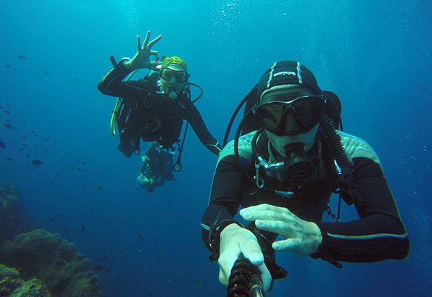perfect selfie underwater